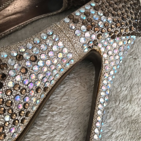 Heels - Picture 3 of 3